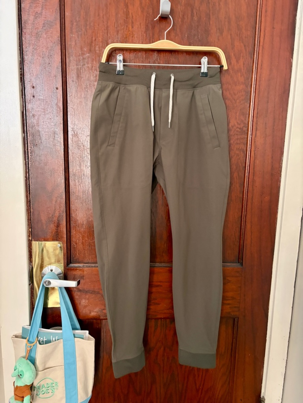 Vuori Men’s Meta Jogger Versatile Performance Stretch Pants Dark Oregano /Olive
